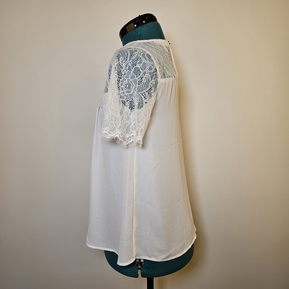 👍Monteau Los Angeles white chiffon and lace short sleeve blouse top size XS US. - Picture 2 of 5